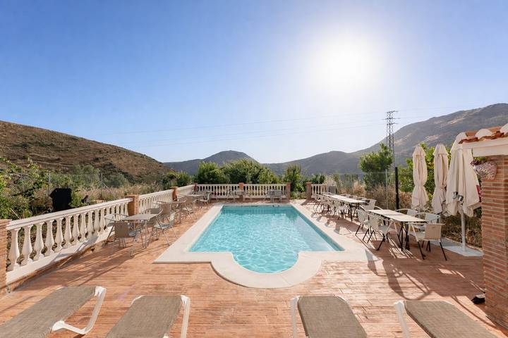 Casa rural para 16 personas, con terraza y jardín en Alcaucín - 4