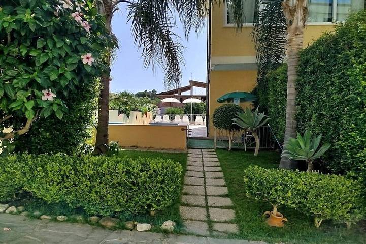 Appartement entier, Tropea confortable three-room apartment with Pool 3 minutes from the Sea in Santa Domenica, Ricadi (municipality)