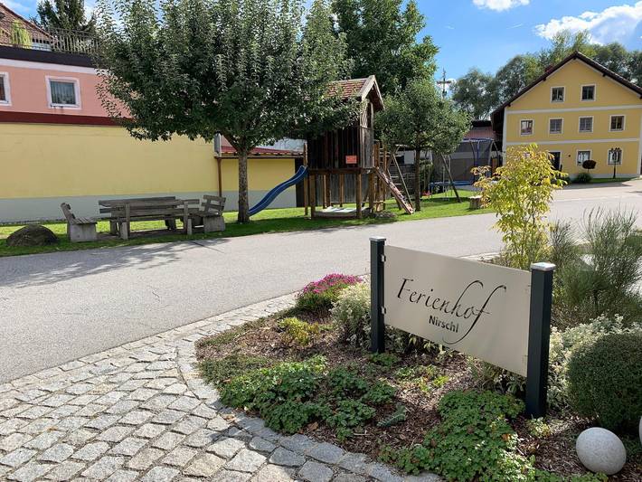 Ganze Ferienwohnung, Ferienhof Nirschl - Ferienwohnung Abendrot (55qm) mit Garten und Wellness-Bereich in Winzer, Bayerisches Donautal