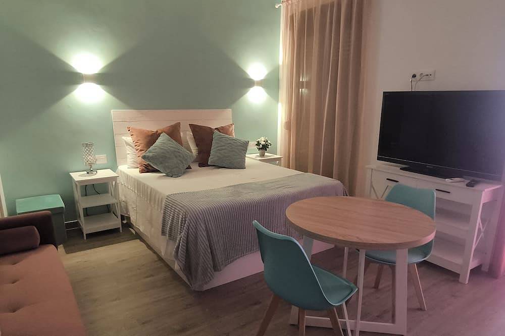 Apartamento entero, Casa Cervera: acogedor estudio con una magnifica ubicación en la bahía de Cádiz. in San Fernando, Costa de la Luz