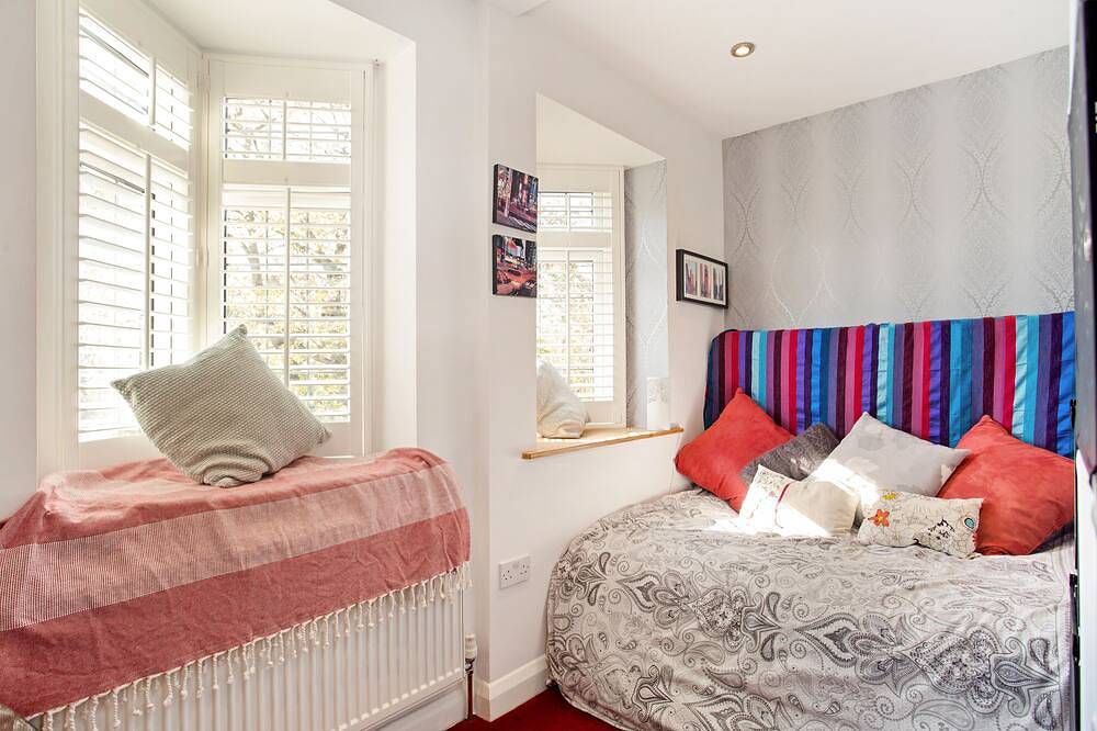 Exceptional 5 Bed House in London Borough of Kingston in Kingston upon Thames, London