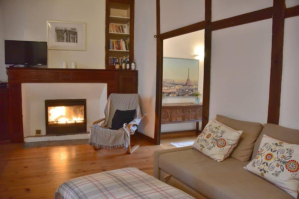Maison de ville médiévale au coeur du village avec piscine privée, terrasse et cour paisible in Saint-Antonin-Noble-Val, Tarn-et-Garonne