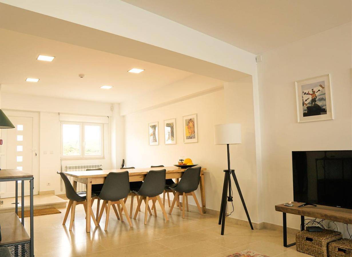 Three-Bedroom House in Marinha Grande, Leiria distrito