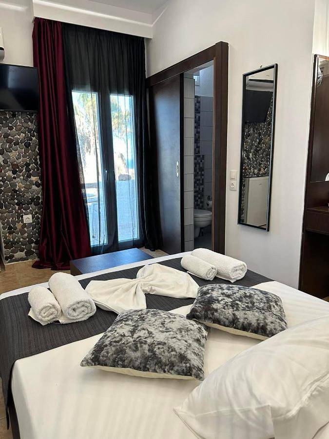 Villa Livadaros in Karterados, Santorini