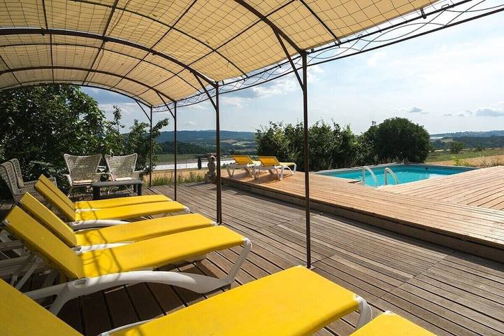 Gîte pour 6 personnes, avec jardin à Lurs