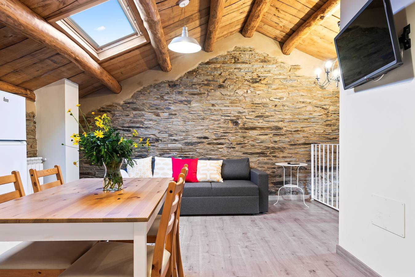 Ganze Wohnung, ‚Ático Casa Venancio‘ mit Bergblick und privatem Garten in Trabada, Lugo Provinz