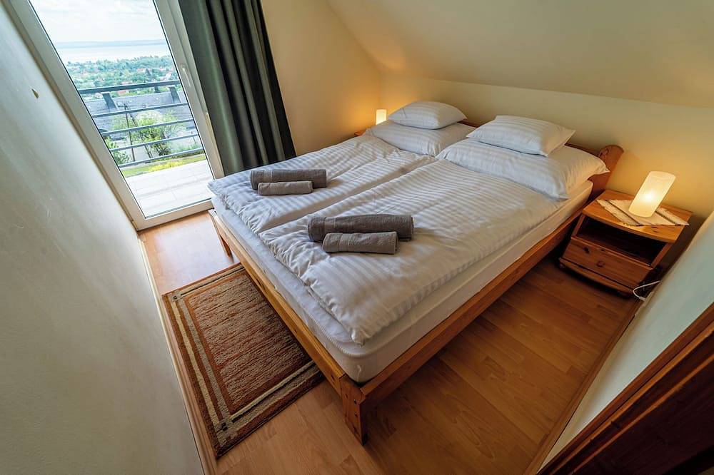 Big garden, pool and wonderful view of the lake Balaton in Balatonfüred, Balatonfüredi járás