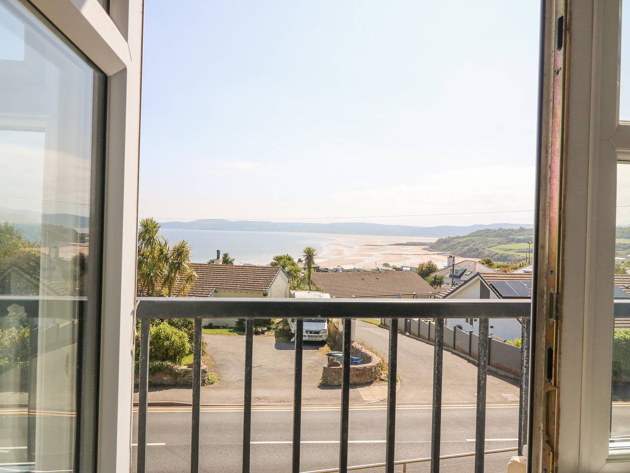 Entire apartment, Sea La Vie in Benllech, Isle of Anglesey