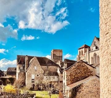 Gîte pour 6 personnes, avec vue et terrasse à Saint-Yrieix-la-Perche