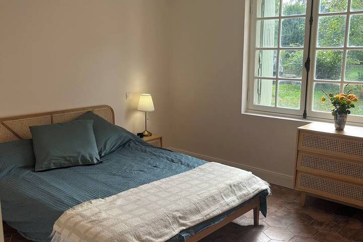 Charming 3-bedroom building with Ac in lovely Condom in Condom, Gers