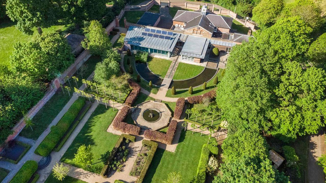 Luxury 10,000 Sq Ft 7-bed Mansion With Indoor Pool in Bexley, London