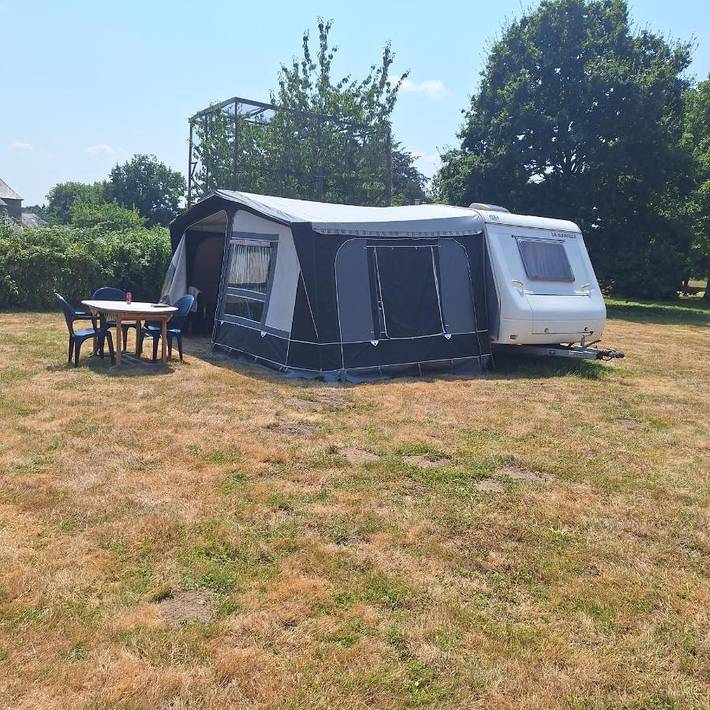 Gîte pour 4 personnes, avec Jacuzzi et Terrasse ainsi que Jardin et Piscine à Guenroc