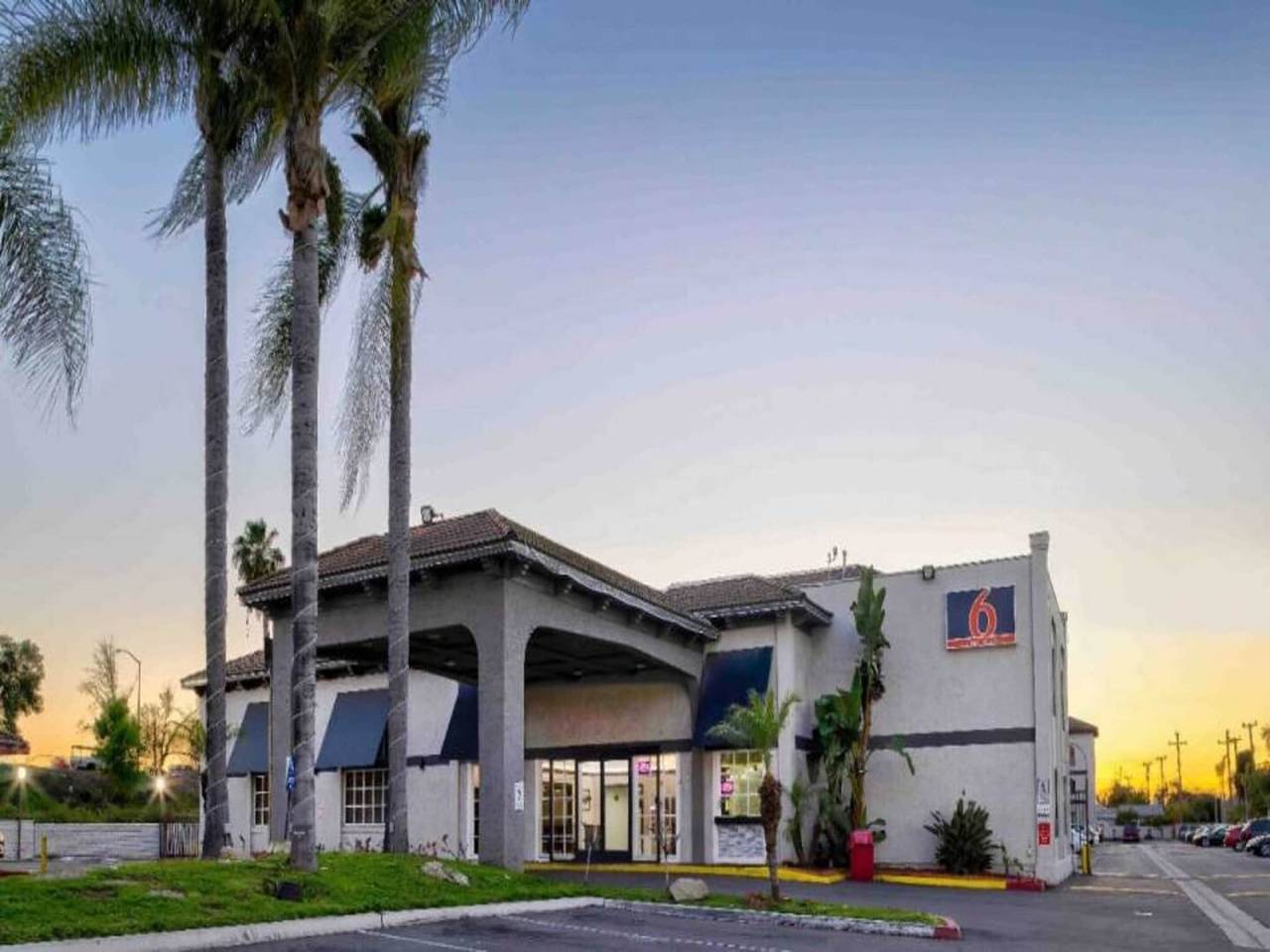 Apartamento entero, 1 cama king size | Suite, Nsmk, jacuzzi, cocina, Sb in Los Angeles County
