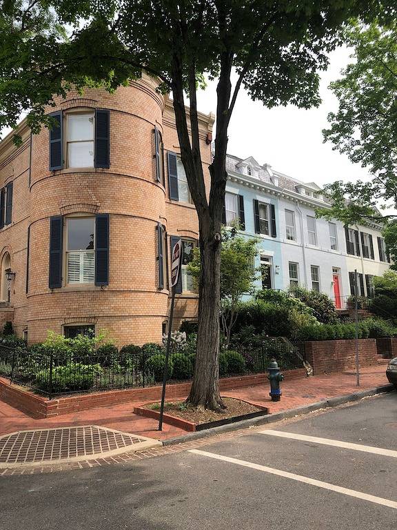 Elegantes East Village Townhome in einer ruhigen Straße in Washington D.C., District of Columbia