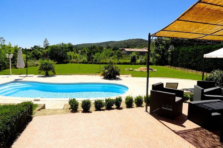 Maison de vacances pour 8 personnes, avec Terrasse et Jardin à Rousson