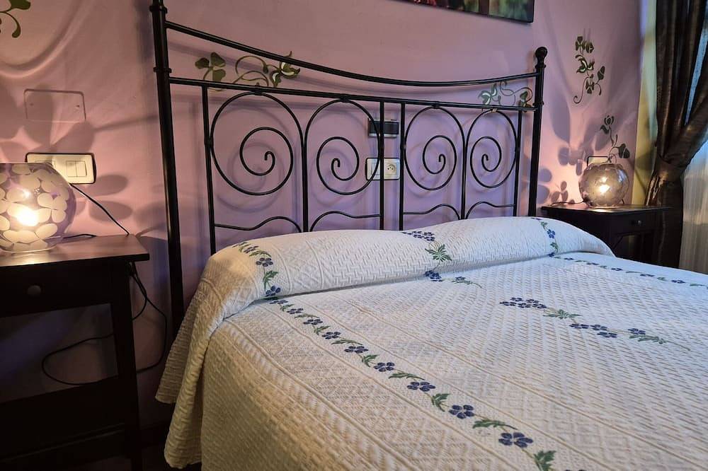 36A02 Casa Marisol Blue in Laviana, Cordillera Cantábrica