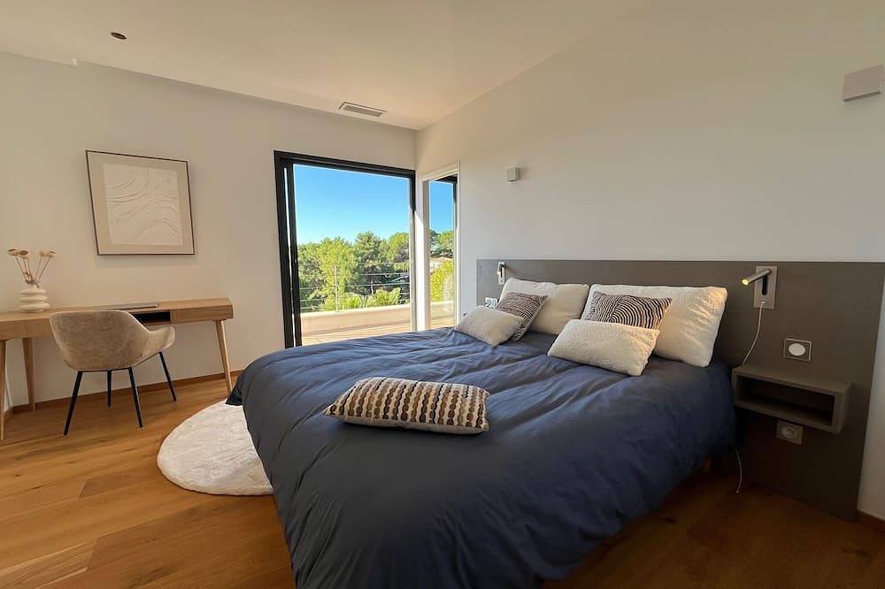 Prestigious city with view in Éguilles, Aix-en-Provence region