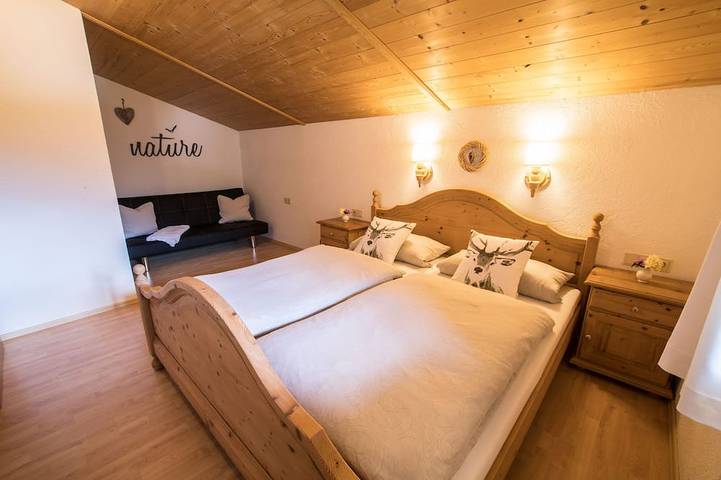 Ganze Wohnung, Landhaus Linden Appartement Paula, Fewo in bester Lage direkt am Golfplatz in Tuxer Alpen, Uderns