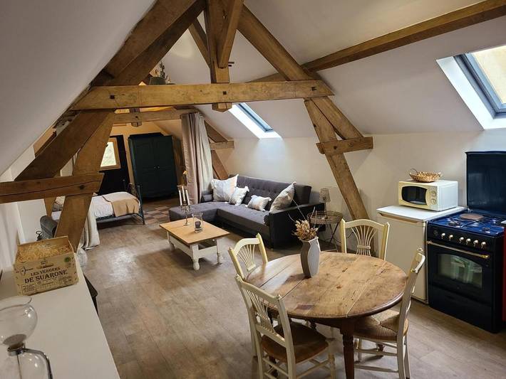 Location de vacances pour 4 personnes, avec jardin ainsi que vue et piscine à Baugé-en-Anjou