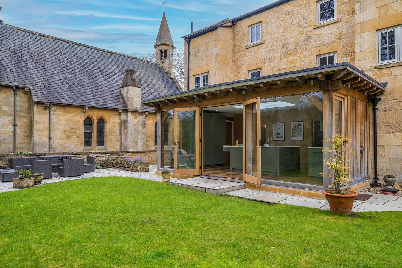 Cottage for 8 People in The Cotswolds, South West England