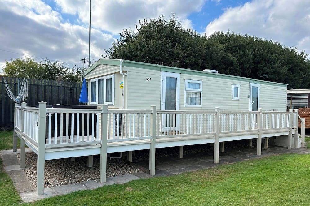 2 Bed Caravan - Sleeps 6 - Pets - Parking - Wifi in Ingoldmells, Lincolnshire