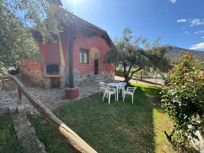 Ferienhaus für 5 Personen, mit Ausblick und Pool sowie Garten, mit Haustier - 1