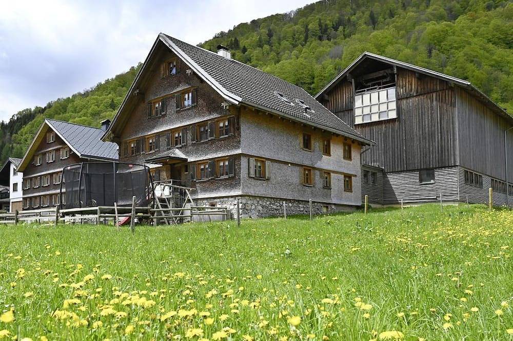 Hofblick - Der Bischof in Mellau, Bregenzerwald