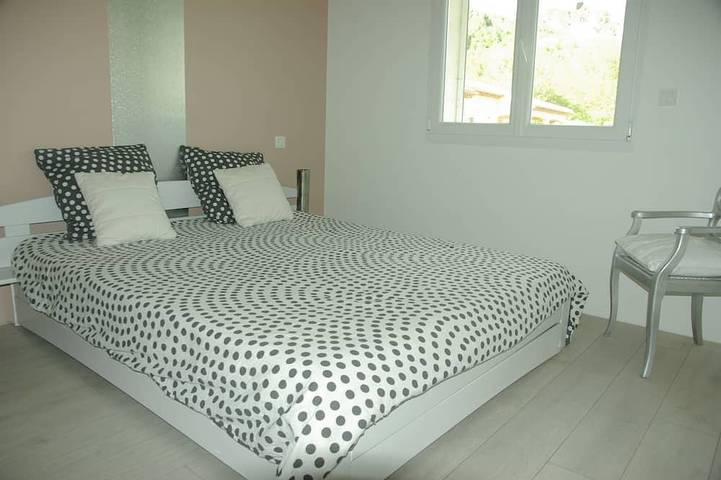 Location de vacances pour 6 personnes, avec terrasse et jardin à Salernes - 3