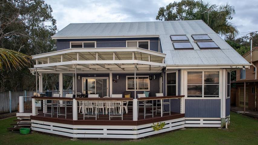 Holiday home for 9 people, with garden in Brisbane