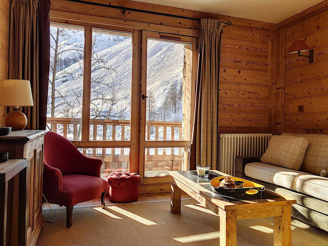 Appartement entier, Charmant Appartement au Chatelard, Val-d'Isère, Accès Direct aux Pistes, Parking Inclus in Val-d'Isère, Parc National de la Vanoise