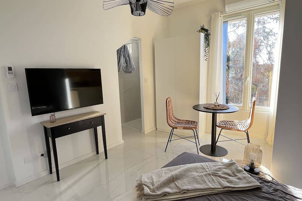 Entire apartment, Appartement Studio Dans Mas en Pierre Rénové in Clapiers, Montpellier region