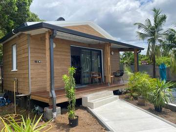 Maison de campagne pour 2 personnes, avec jardin ainsi que vue et piscine dans Bois de Nèfles