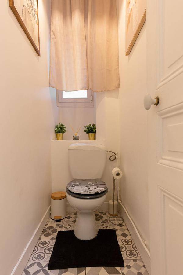Appartement entier, One-Bedroom Apartment in Enghien-les-Bains, Val-d'Oise