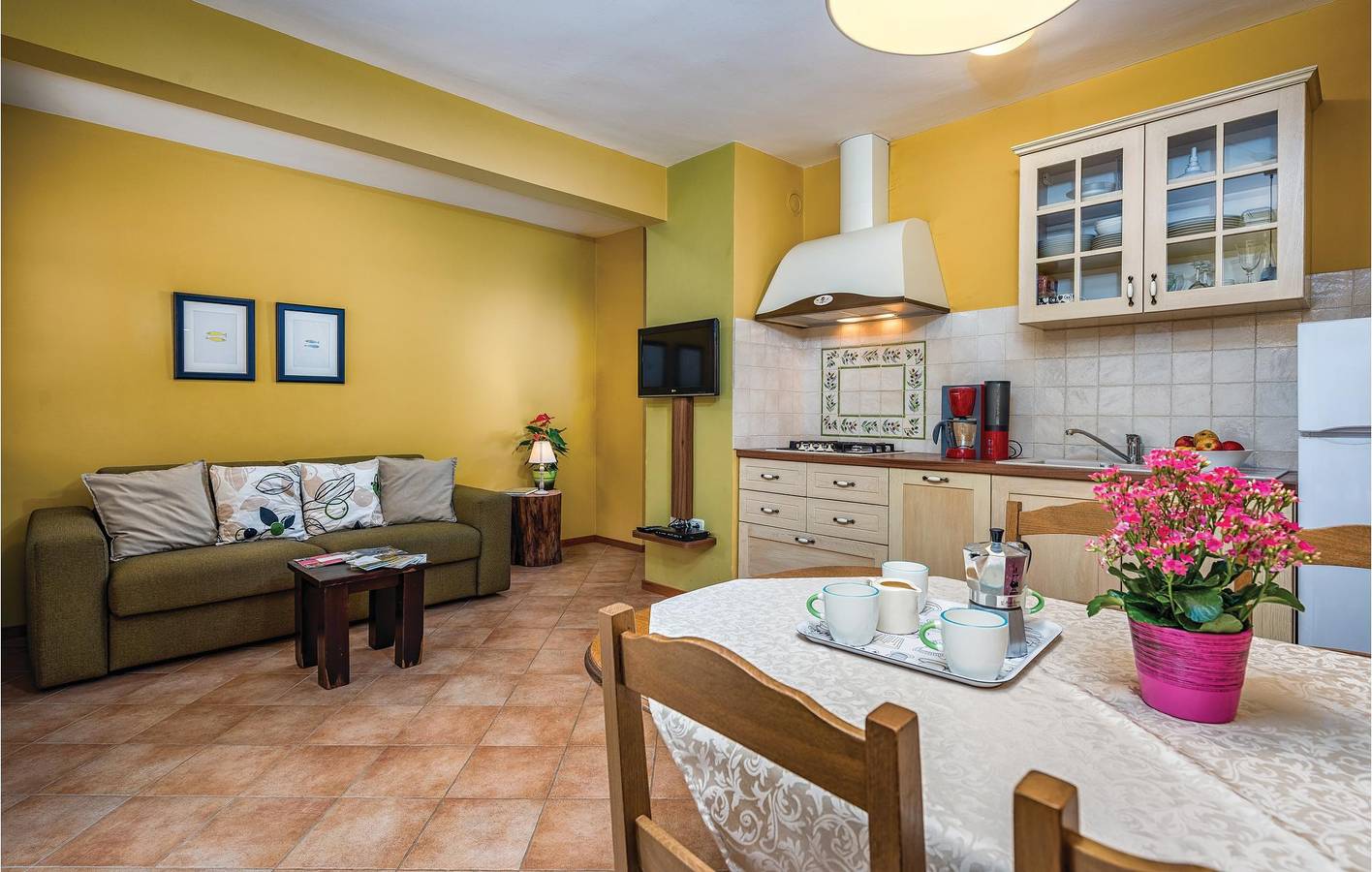 Ganze Ferienwohnung, Schickes Apartment mit WLAN, Klimaanlage, Terrasse und Parkplatz in Juricani, Umag und Umgebung