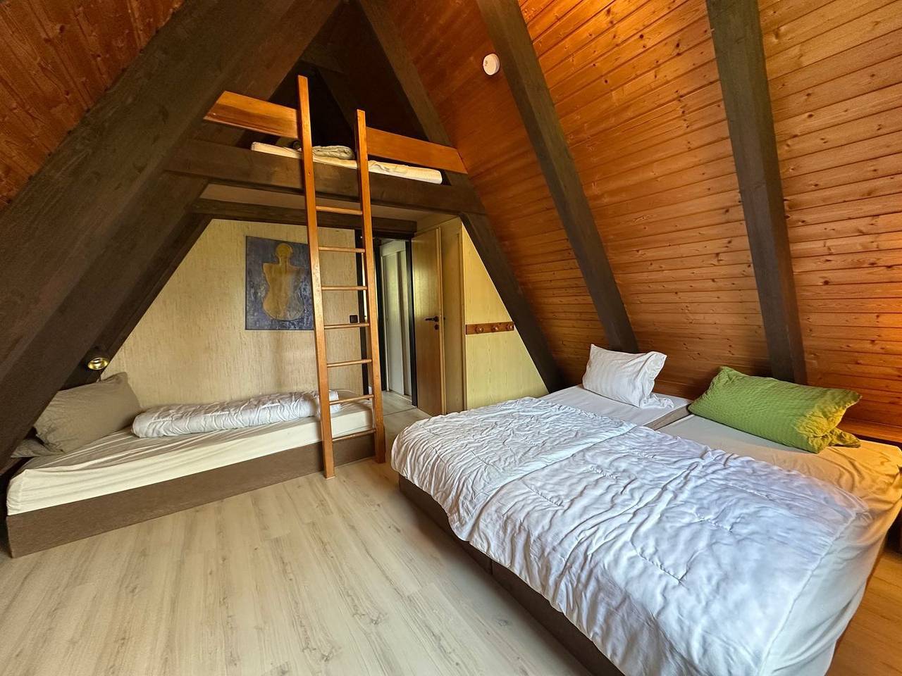 Voll ausgestattetes Ferienhaus "Winnetou" Nr.127 im Grünen mit Terrasse in Waldbrunn, Neckar-Odenwald-Kreis