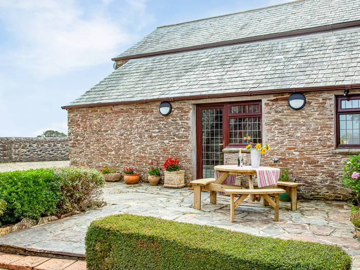 Glamping for 4 people, with garden in Cornwall