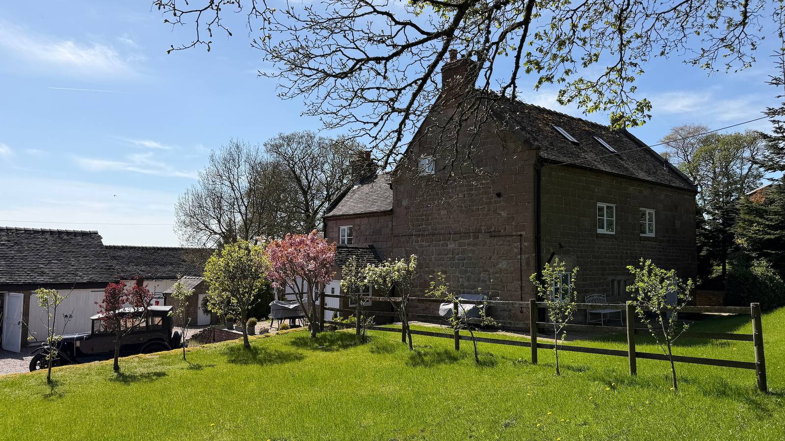 Farmhouse-Sleeps 5-Near Alton Towers/Peak Dist in Alton Towers, Staffordshire