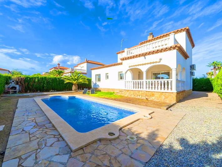 Casa rural para 10 personas, con jardín y piscina, Se admiten mascotas en Montroig