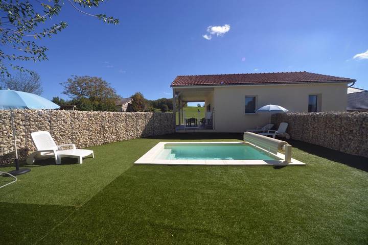 Location de vacances pour 6 personnes, avec piscine et jardin à Martel