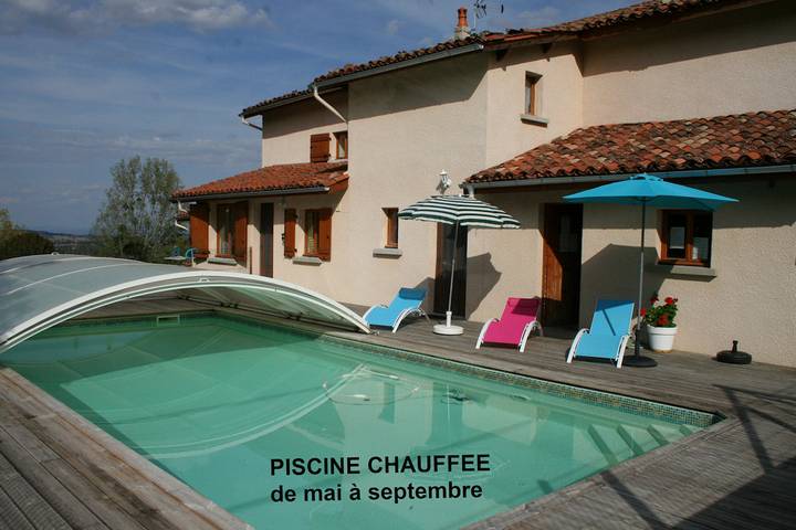 Gîte pour 12 personnes, avec jardin ainsi que piscine et terrasse