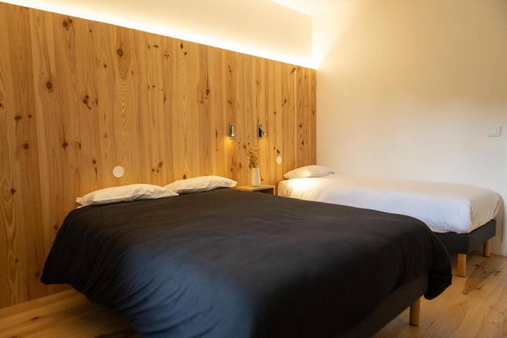 Location de vacances pour 3 personnes, avec Terrasse ainsi que Jardin et Vue à Lacaze - 3