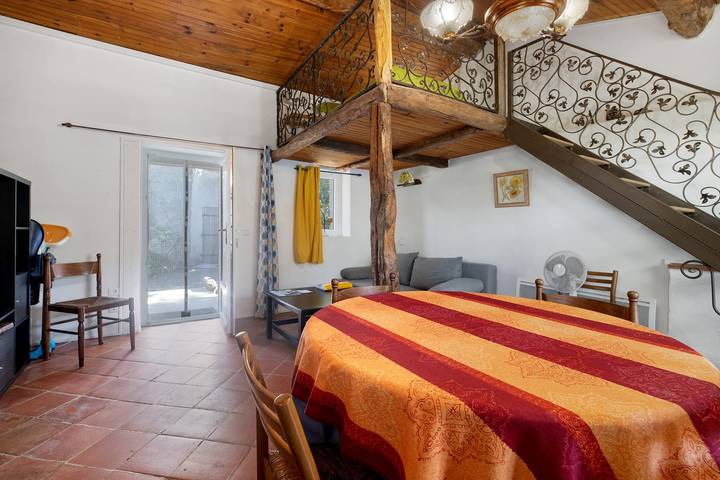 Gîte Le Tournesol – Vue Montagne, Piscine Partagée et Wi-Fi in Salles-sur-l'Hers, Région de Carcassonne