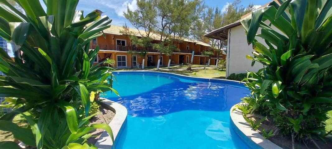 Casas e apartamentos de temporada para 4 pessoas, com jardim e piscina e ainda balcão em Arembepe