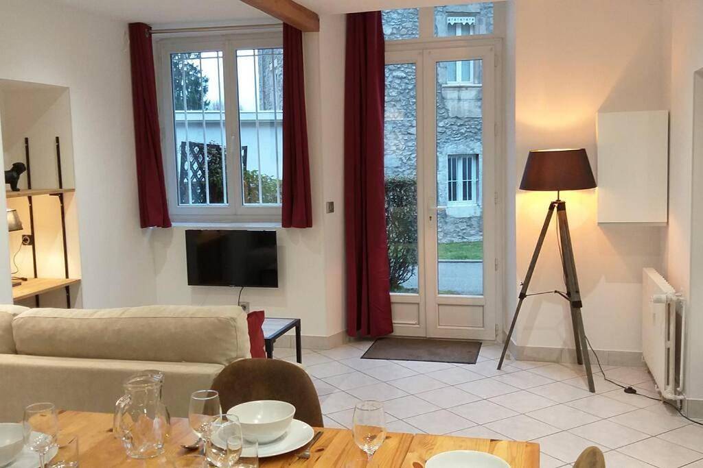 Appartement entier, La dépendance du château de Triviers. in Challes-les-Eaux, Région de Chambéry