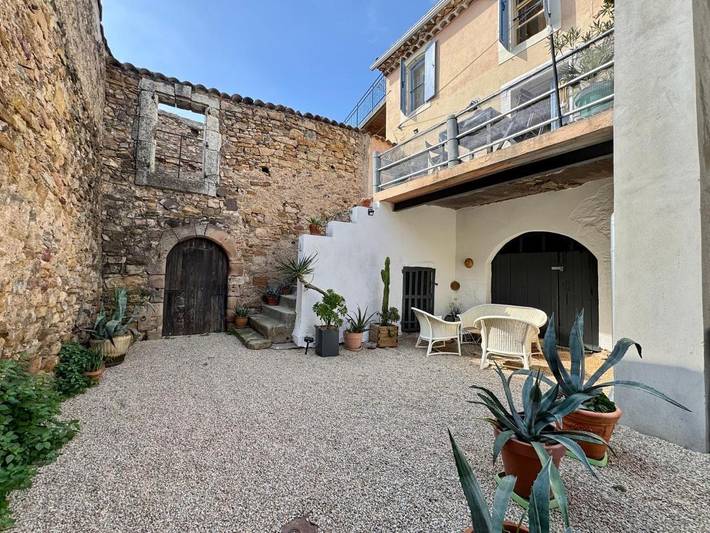 Location de vacances pour 6 personnes, avec Terrasse à Neffiès