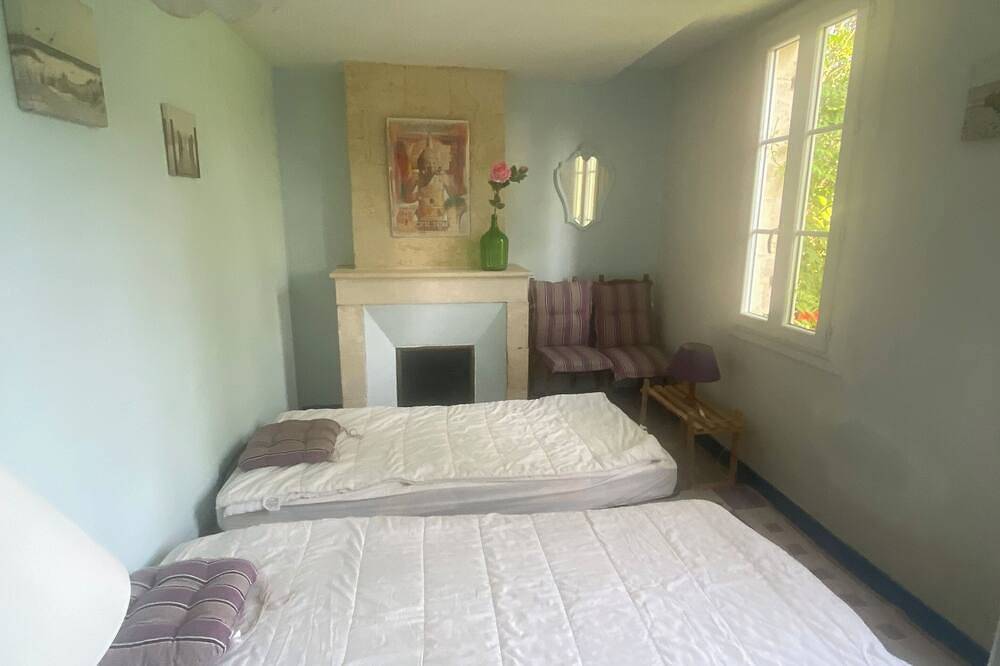 Près St Emilion Gîte 4 à 7 personnes 2 à 4 ch Clim Wifi Piscine Jardin Terrasse in Región de Libourne