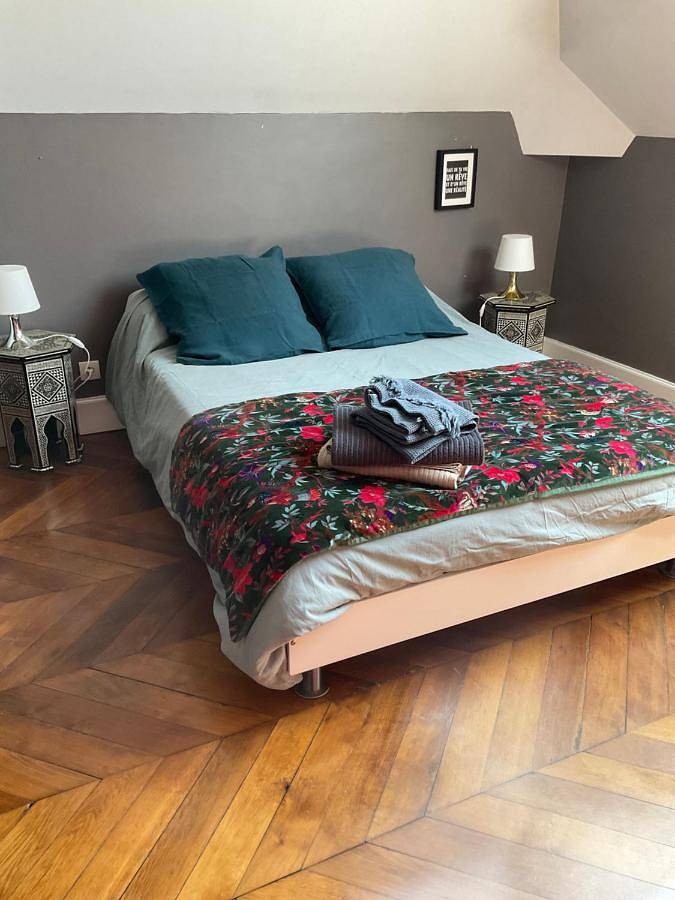 Gîte pour 10 personnes, avec jardin et piscine à Domfront-en-Champagne - 4