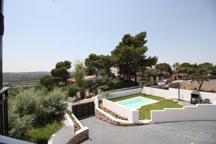 Apartamento para 4 personas, con Balcón y Terraza además de Jardín y Piscina en Torrent
