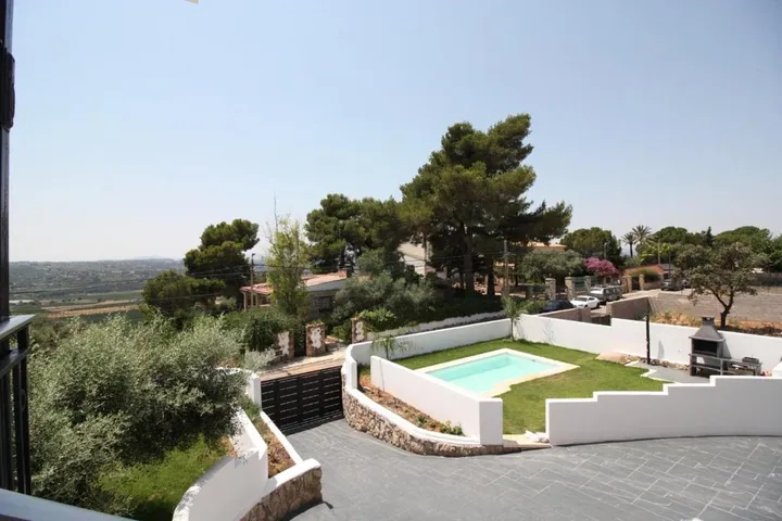 Casa de vacaciones para 4 personas, con vistas además de piscina y jardín - 1
