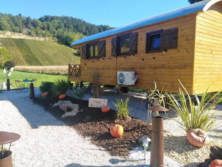 Gîte pour 3 personnes, avec Jacuzzi et Terrasse ainsi que Jardin et Vue dans Spoy